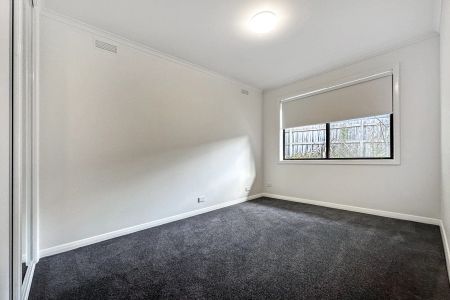 Sought-After Bowen Street Location - Photo 3