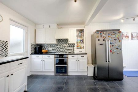 3 bedroom terraced house to rent - Photo 2