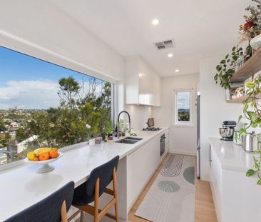 Penthouse-like triplex with awe-inspiring views *3 Month Lease Only* - Photo 6