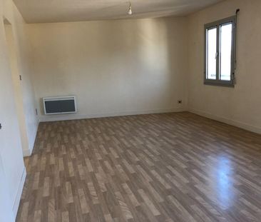 A LOUER Centre Ville d'AVRANCHES Appartement sans ascenseur situé a... - Photo 4