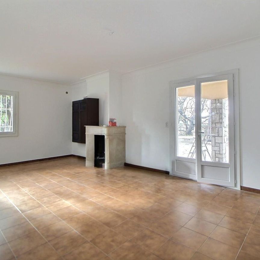 Charmante villa de 199.78 m2 - 5 chambres - quartier résidentiel - terrain arboré de 1 000 m², - Photo 1