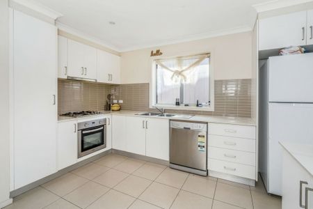 Beautifully Presented Home - Photo 3