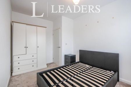 3 bedroom terraced house to rent - Photo 3