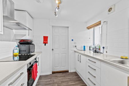 1 bedroom in a house share to rent - Photo 4