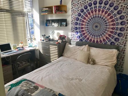 187 TIVERTON ROAD - Photo 2