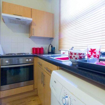 9 BROOKFIELD ROAD Leeds - LS6 4EJ - Photo 3