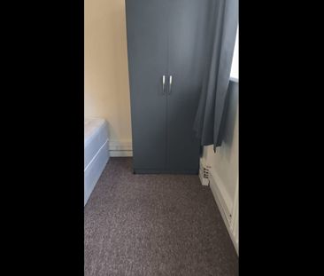 Room in a Shared House, Swinford Gardens, SW9 - Photo 2