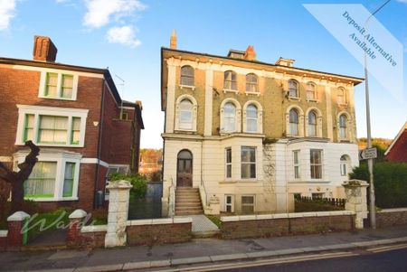 1 bedroom in a flat share to rent - Photo 5