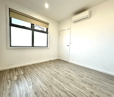 Modern Townhouse in the Heart of St Albans - Photo 1