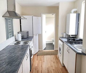4 bedroom terraced house to rent - Photo 6