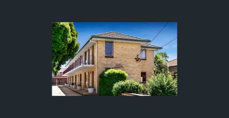Light and bright first floor apartment - Photo 2