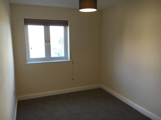 2 bedroom Flat To Let - Photo 1
