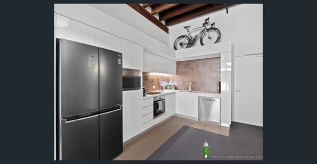 Warehouse Style Apartment - Photo 1