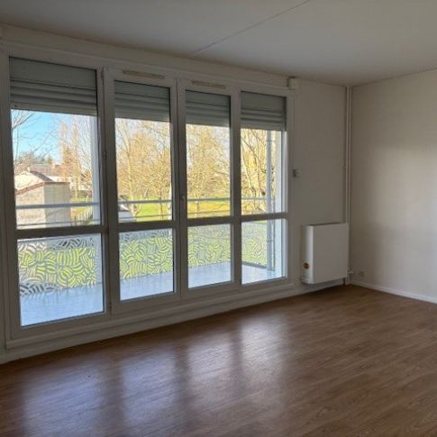 Location Appartement 4 pièces 77 m² La Châtre - Photo 1