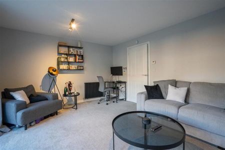 3 bedroom semi-detached house to rent - Photo 2