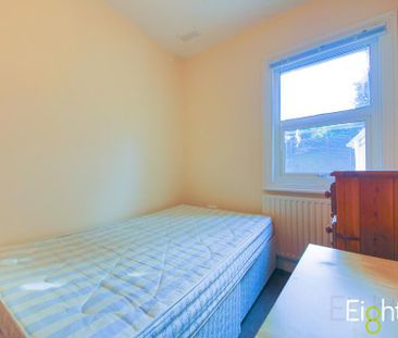 3 bedroom flat to rent - Photo 4