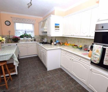 4 bedroom semi-detached house to rent - Photo 5