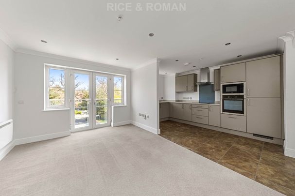2 Bedroom Duplex, Lynwood Village – Ascot - Photo 1