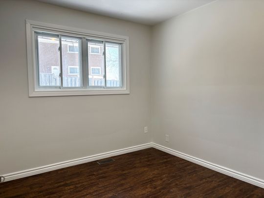 For Lease - 327 Dover Street Unit# Main Fl, Oshawa, Ontario - Photo 1