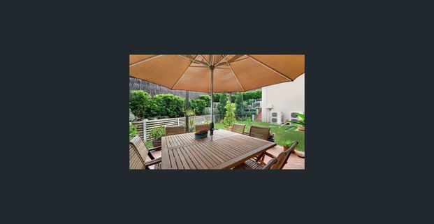 EXECUTIVE STYLE LIVING - WALK TO SCHOOLS AND TRANSPORT - Photo 1