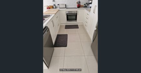 Modern neat and tidy home, with 3 bedrooms, 2 bathrooms - Photo 3