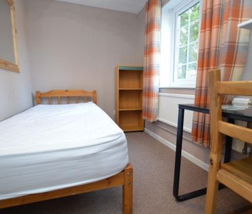 3 bedroom flat to rent - Photo 3