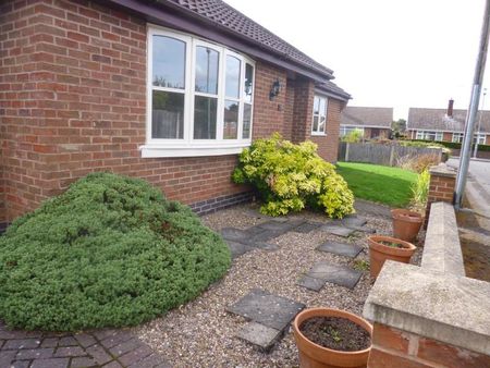 2 bedroom detached bungalow to rent - Photo 5