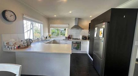 Discover Your Perfect Family Home in Vibrant Newlands, Wellington! - Photo 5