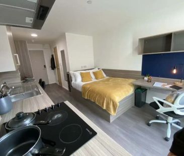 Studio Silver - Photo 6