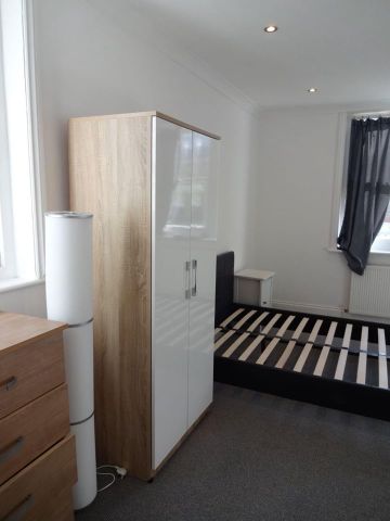 2 Bed Flat, Cavendish Road, SW12 - Photo 3