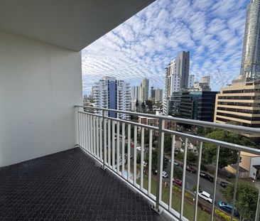 Light- Filled 1-Bedroom Apartment in Prime Location - Photo 1