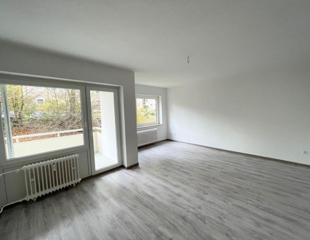 Erstbezug nach Sanierung! Attraktive 3-Zimmer-Wohnung in idyllischer Lage mit Balkon! - Photo 1