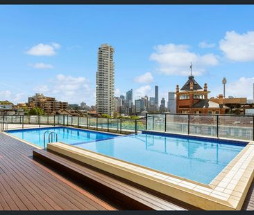 Executive Sub-Penthouse Suite with Breath-taking 180 degree City an... - Photo 6