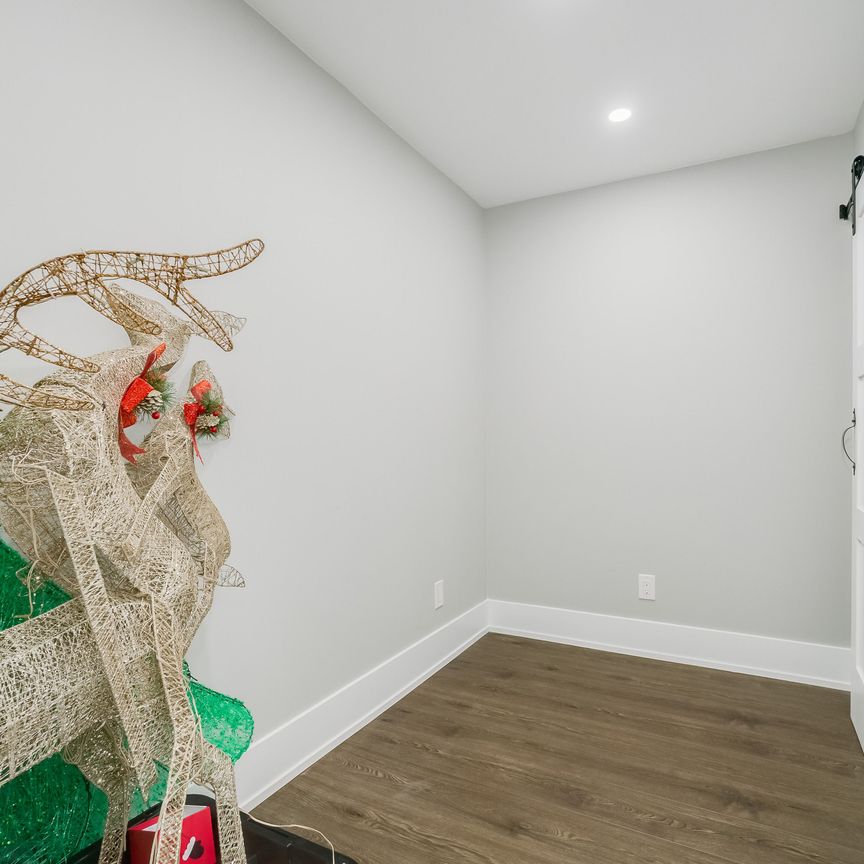 For Lease - 141 South Edgely Avenue Unit# LOWER, Toronto, Ontario - Photo 1