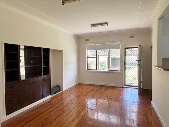 Old School Charm! - Photo 1