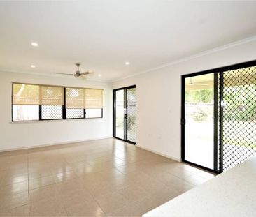 Fully Air Conditioned Home - Garage Converted into Rumpus Room - Photo 4
