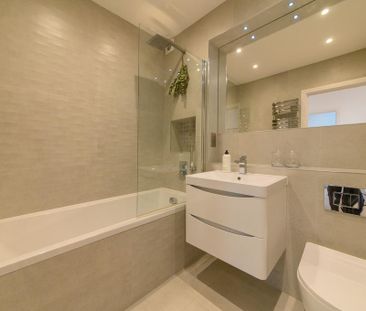 3 bedroom flat to rent - Photo 6