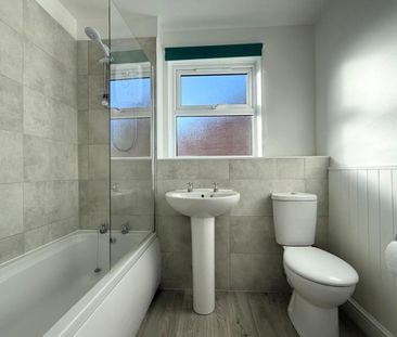 2 bedroom end of terrace house to rent - Photo 4