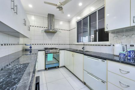 FAMILY HOME WITH SOLAR - Photo 3
