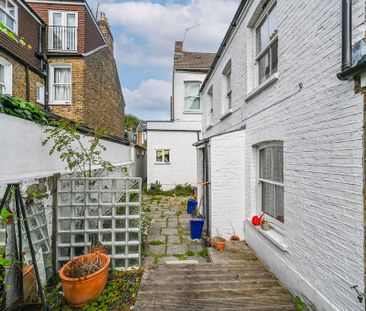 2 bedroom end of terrace house to rent - Photo 2
