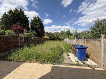 3 bedroom semi-detached house to rent - Photo 2