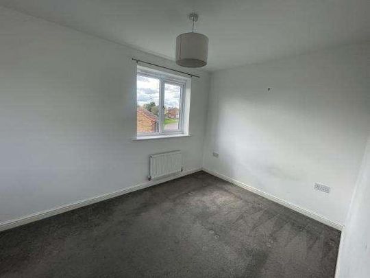 Saxton Place, Bradford, BD4 - Photo 1