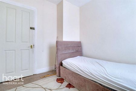 1 bedroom in a house share to rent - Photo 3