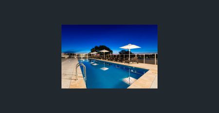 Modern Furnished Apartment with Balcony & City Views - Photo 2