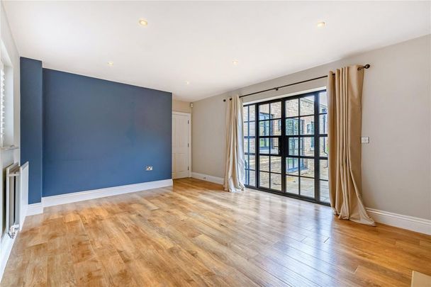 4 bedroom detached house to rent - Photo 1