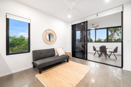 FURNISHED APARTMENT IN NEW RENOVARE COMPLEX! - Photo 2