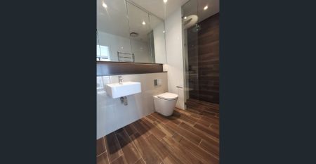 Modern 2-Bedroom Apartment with Stunning City Views! - Photo 5