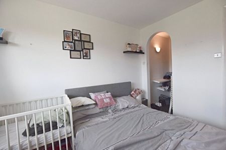 Adams Way, Croydon, CR0 - Photo 2