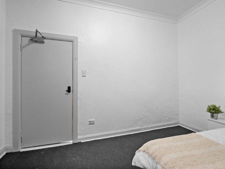 Redfern - Photo 2