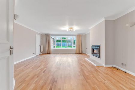 4 bedroom detached house to rent - Photo 2